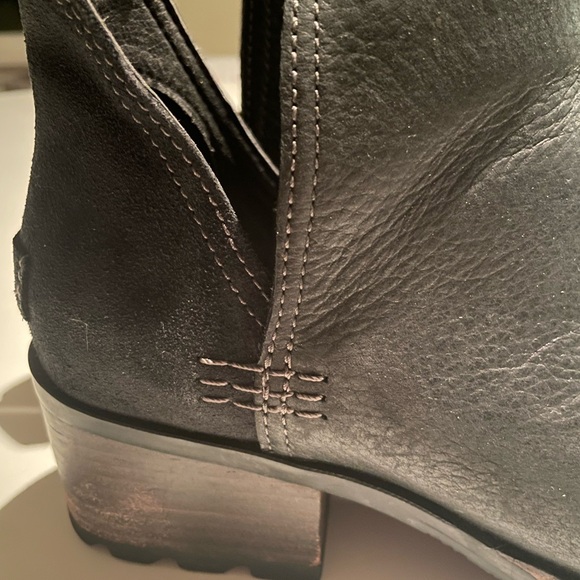 Sorel Black Ankle Boots - Picture 6 of 9